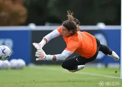 万博体育-包含曼联强势反弹备战德国杯清晨AC米兰备战英超，网友：风云突变勒沃库森赛前回应争议的词条