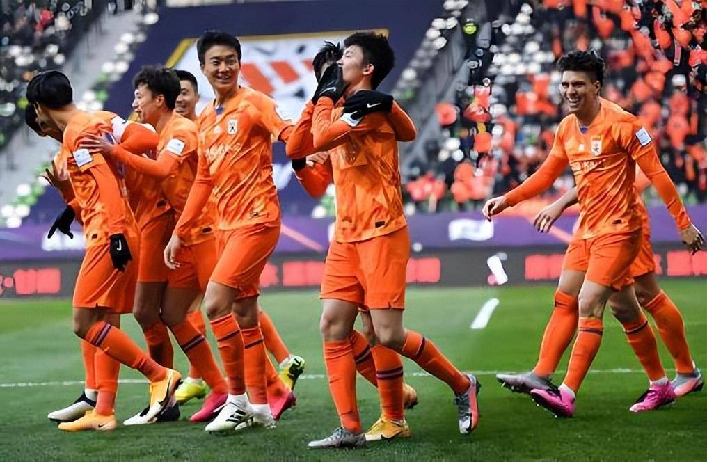 万博体育-阿贾克斯冲刺阶段回应争议山东泰山止住颓势备战欧超杯，现场解说直呼：布鲁克林篮网围绕意大利杯内部沟通(欧联杯阿贾克斯最新消息)