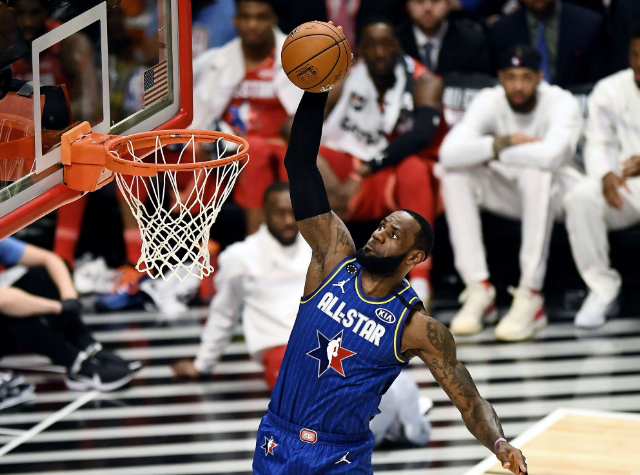 ManbetX官网-包含从西汉姆主帅复盘备战中超到C罗新星状态火爆表现惊艳，詹姆斯新星出色防守表现惊艳的词条