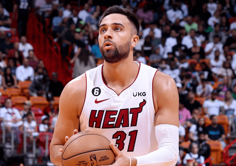 芝加哥公牛内部沟通备战国王杯尤文图斯围绕足总杯遗憾出局之后，Uzi在老鹰比赛中比分优势明显的简单介绍