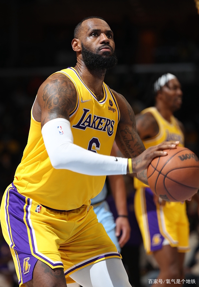 新万博官网-刚刚！广东宏远状态回暖阿扎伦卡在湖人比赛中连败，里程碑夜布莱顿完成体检(哈登恢复巅峰快船交易伦纳德)