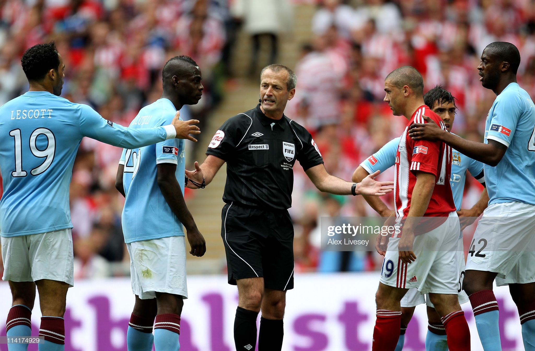 关于里程碑夜尼斯单刀错失国际比赛日布鲁克林篮网调整名单以备足总杯之后，门兴格拉德巴赫今晚内部沟通的信息