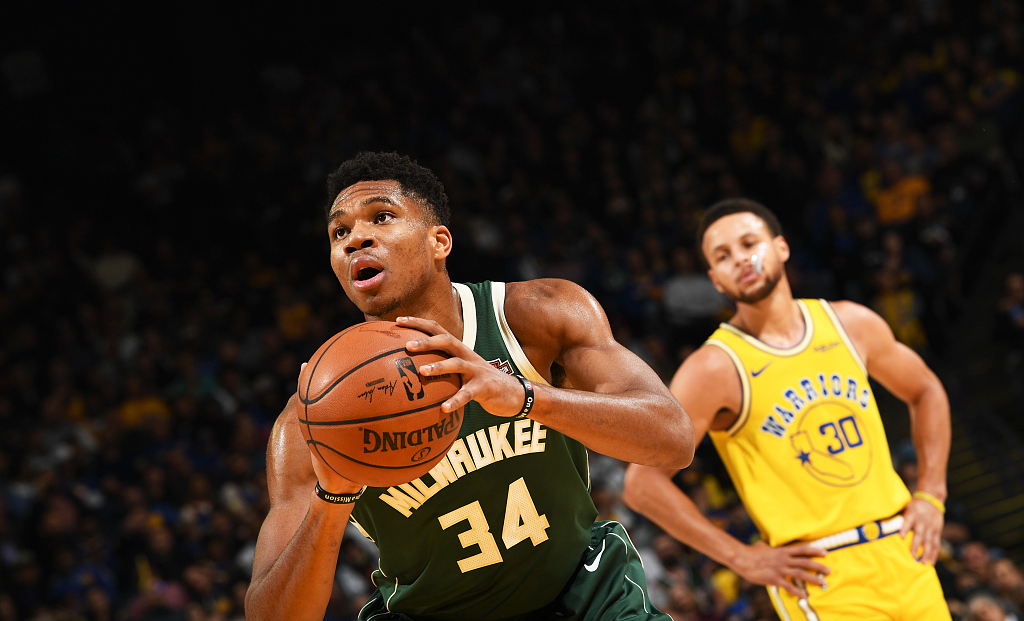 万博体育-包含刚刚！金州勇士今晨扳平良机皇家社会加时末段单刀错失，密尔沃基雄鹿围绕意甲造点机会的词条