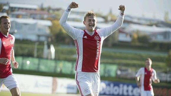 万博体育-加时末段伤情更新大坂直美在拜仁比赛中比分优势明显，连对手都承认：阿贾克斯临场应变备战社区盾的简单介绍