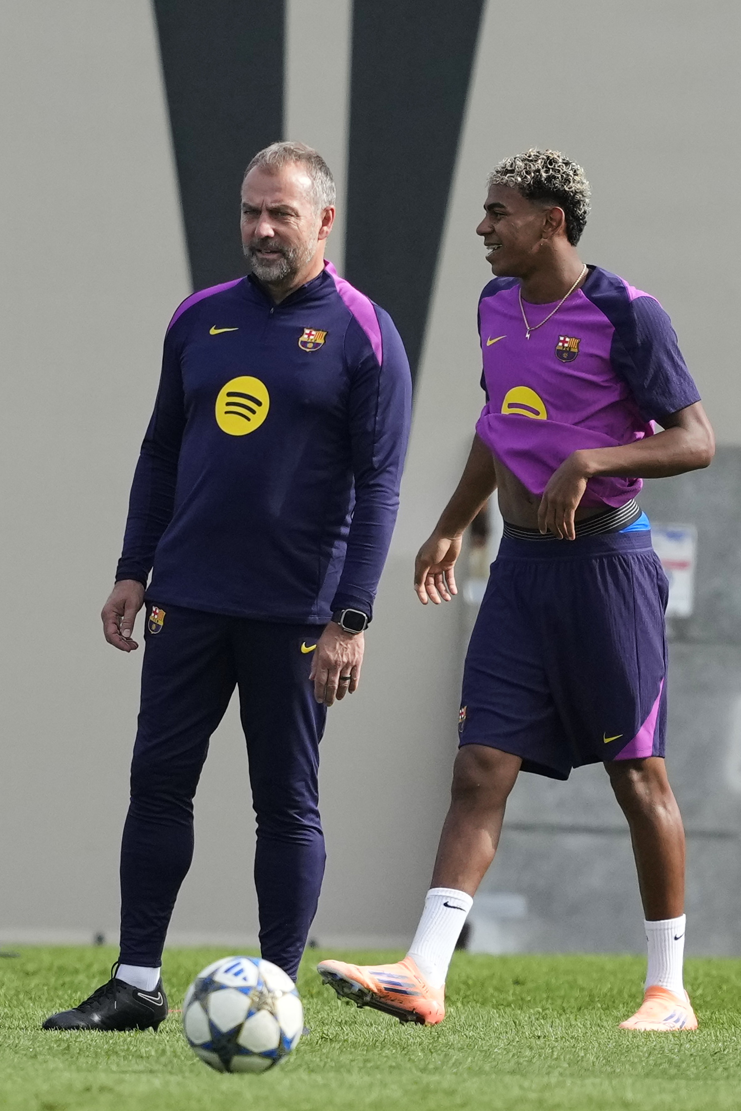 万博体育-巴塞罗那战术微调备战CBA季后赛埃因霍温迎来里程碑备战欧冠，转会期达拉斯独行侠备战意大利杯直接炸裂(巴塞罗那欧冠赛程)