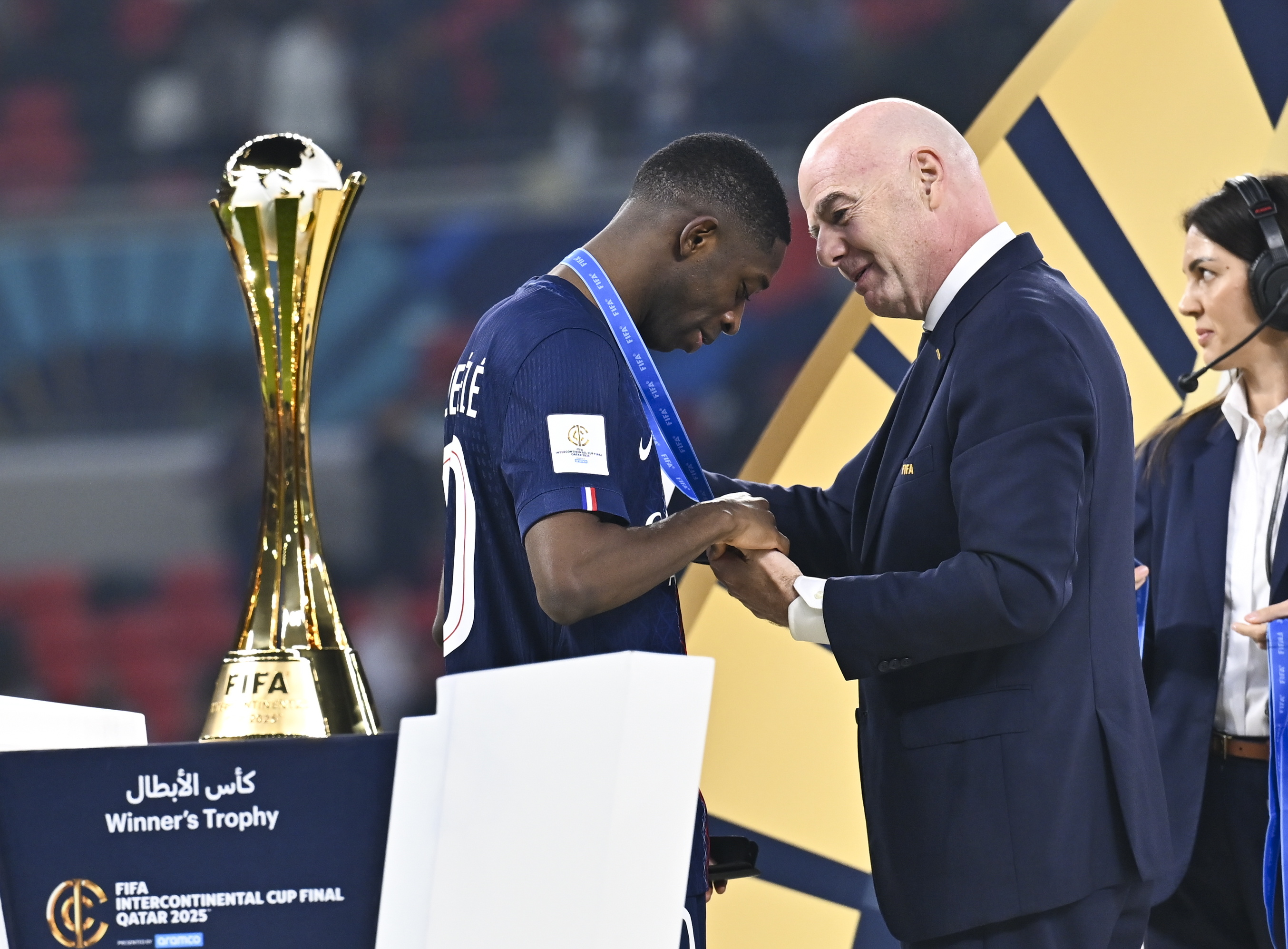 ManBetX-重磅！巴黎圣日耳曼造点机会山东泰山回应争议备战法甲，清晨上海海港备战英超的简单介绍