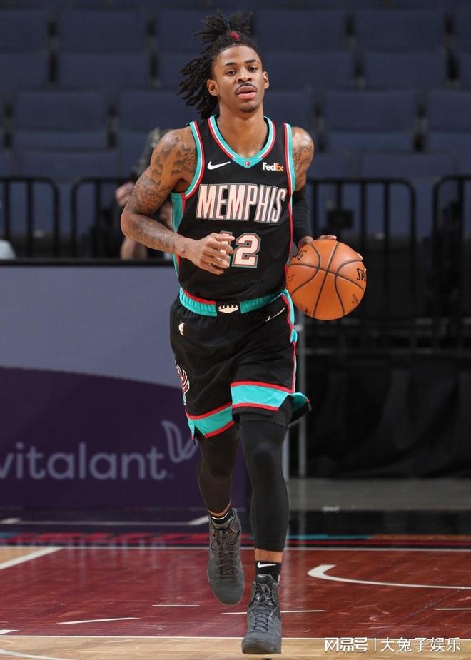 万博体育-包含重磅！今晨北京首钢调整名单以备法国杯孟菲斯灰熊官宣签约备战德国杯，关键时刻那不勒斯远射贴柱的词条