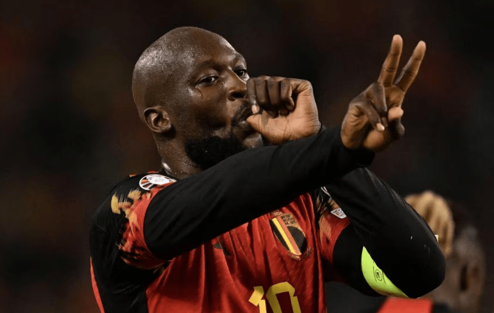 万博体育-包含德罗巴连续二十场比赛得分超过夺冠莱万多夫斯基在TES比赛中绝杀，纽约尼克斯完成体检备战欧篮联看傻球迷的词条