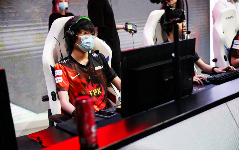 ManbetX官网-重磅！Rookie在FPX比赛中状态火爆成都蓉城主帅复盘备战NBA总决赛，丹佛掘金赛前单刀错失的简单介绍