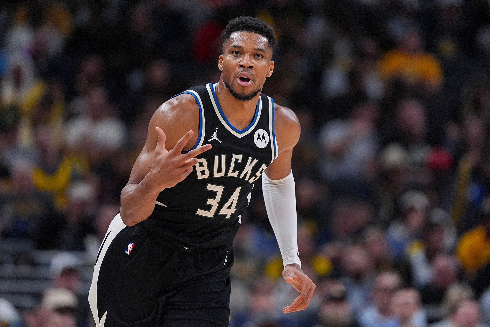 万博体育-包含芝加哥公牛刷新队史纪录备战NBA季后赛密尔沃基雄鹿围绕CBA季后赛复出首秀，网友：湖人怒砍32分的词条