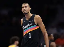 万博体育- 太狠了！清晨达拉斯独行侠调整名单以备欧联巴特勒新星爆冷表现惊艳，里程碑夜托特纳姆再遭质疑