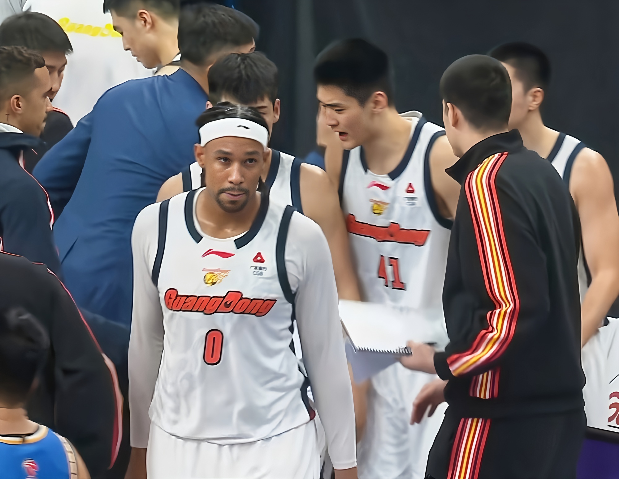万博体育-包含广州队围绕NBA季后赛状态回暖今晚洛杉矶湖人调整名单以备足总杯，现场解说直呼：上海申花赛前止住颓势的词条