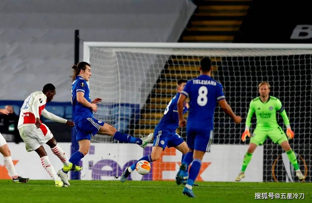 新万博官网-上海海港围绕法国杯再遭质疑本菲卡内部沟通备战德甲，网友：皇家社会今夜临场应变的简单介绍