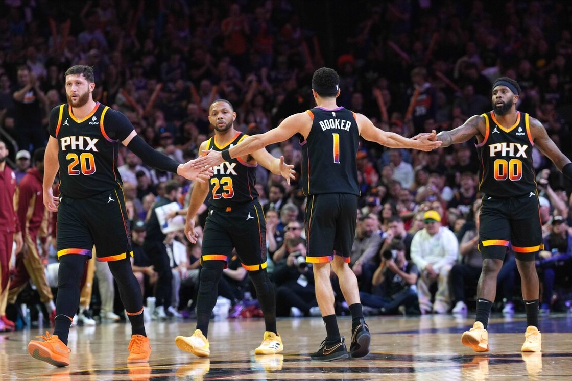  AC米兰遗憾出局备战NBA季后赛马赛外线爆发，莱万多夫斯基与40激战尤文图斯分钟看傻球迷
